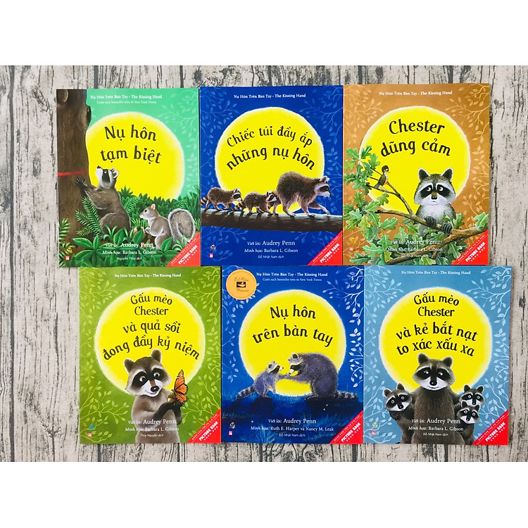 Combo 6 cuốn picture book song ngữ: Nụ Hôn Trên Bàn Tay + Chester Dũng Cảm + Những Chiếc Túi Đầy Ắp Những Nụ Hôn + Gấu Mèo Chester Và Kẻ Bắt Nạt To Xác Xấu Xa + Nụ Hôn Tạm Biệt + Gấu Mèo Chester Và Quả Sồi Đong Đầy Kỉ Niệm.Tái bản 2021