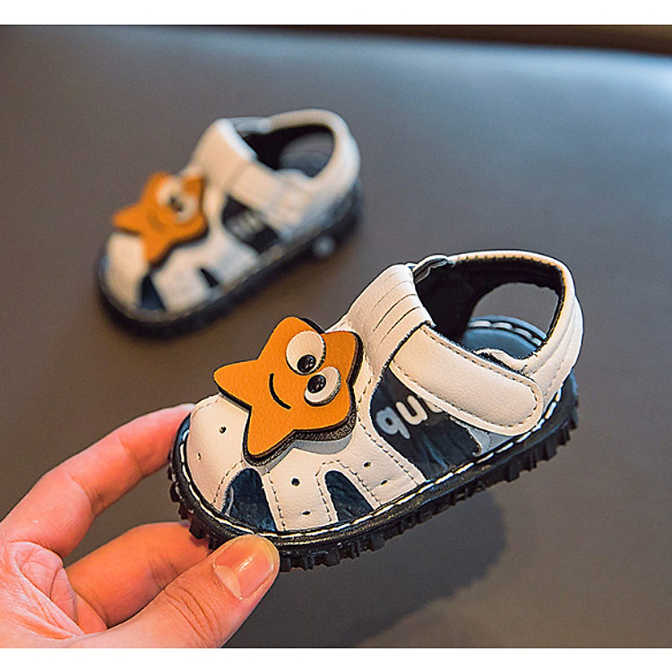 Giày sandal hình ngôi sao tập đi cho bé trai chống trượt phát tiếng kêu