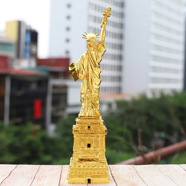 Tượng Nữ Thần Tự Do mạ vàng 24K - Ảnh 4