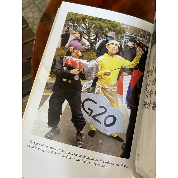 HÀN QUỐC QUỐC GIA GÂY SỮNG SỜ - Daniel Tudor - Ảnh 2