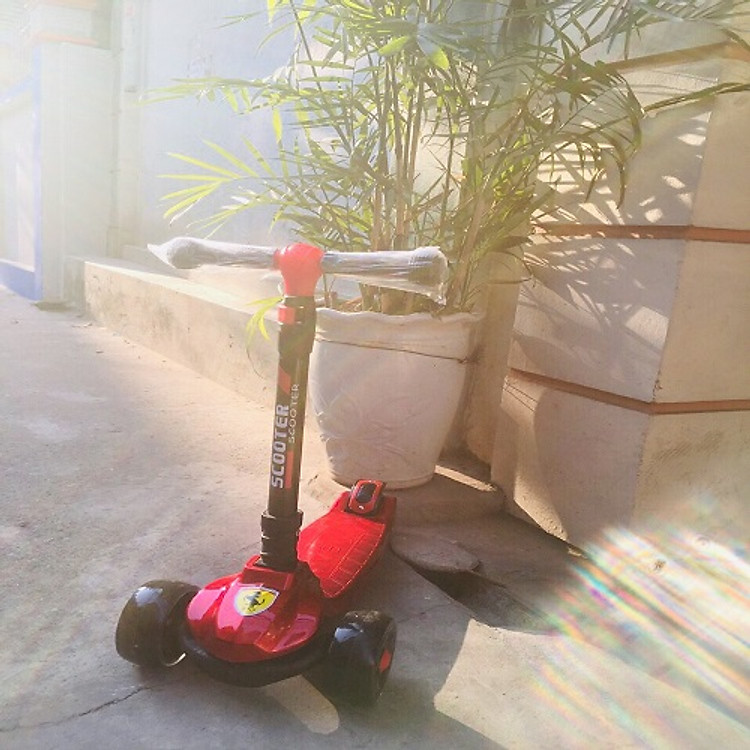 Xe scooter cho bé đáng yêu