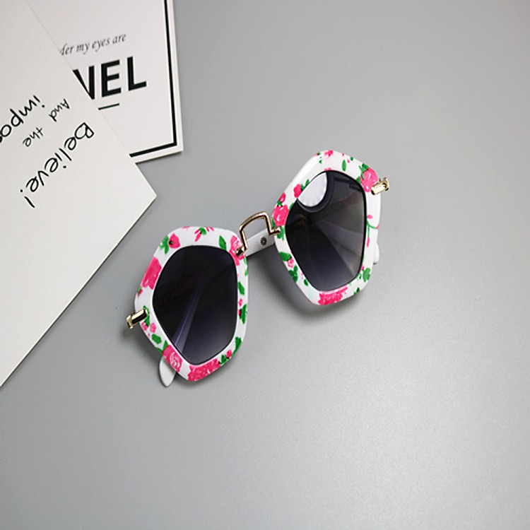 Kính mắt thời trang kiêm chống nắng và chống tia Uv độc hại cho trẻ em KM03