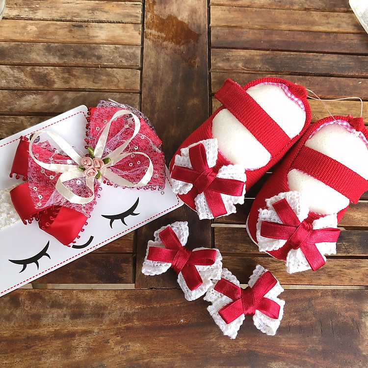 Giày Tập Đi Cho Bé Gái Vải Nhung màu đỏ Công Chúa có gắn nơ xinh xắn, đế Simili chống trơn trượt phù hợp cho các bé gái xinh xắn từ 3 - 15 tháng