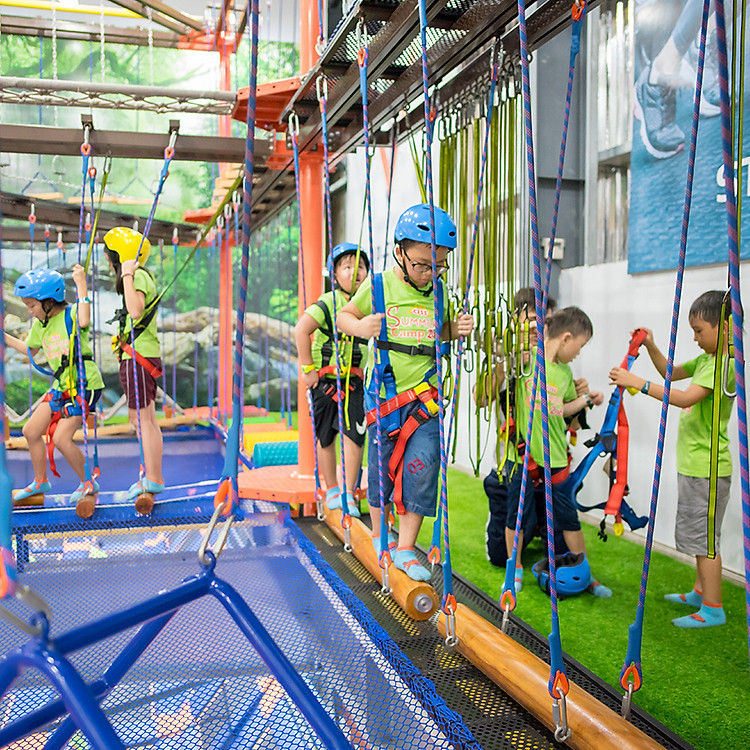 Vé Vào Khu Vui Chơi Bạt Nhún Jump Arena + Vớ Bám Bạt Nhún + Nước Uống Dành Cho 1 Người (Cần Thơ)