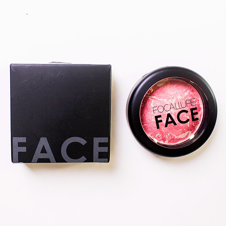 Phấn má hồng Focallure có nhũ nhẹ