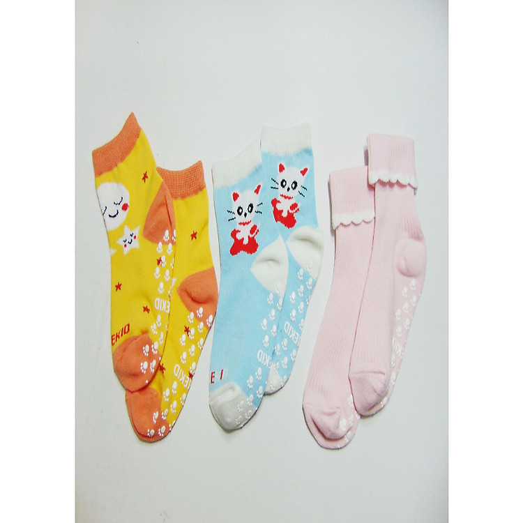 Mua tại Lazada: Combo 3 Đôi Vớ Chống Trượt Cho Bé Chính hãng, giá tốt