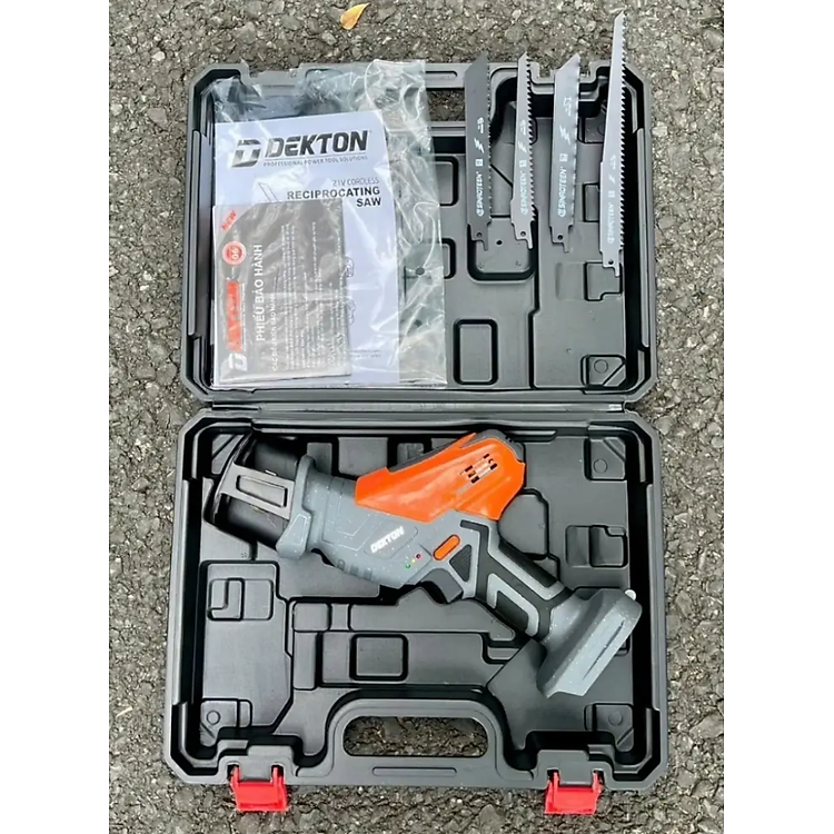 Mua MÁY CƯA KIẾM PIN 21V KÈM HỘP NHỰA VÀ 4 LƯỠI CẮT M21-CK20C DEKTON - HÀNG CHÍNH HÃNG tại THIẾT BỊ XÂY DỰNG VÀ GIA ĐÌNH | Tiki