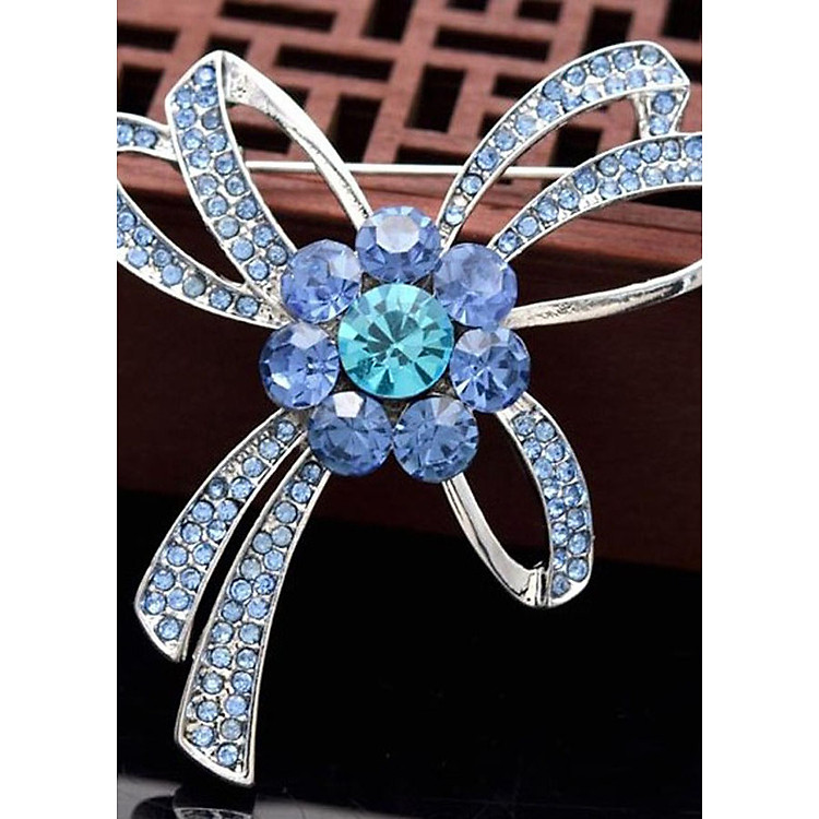 Cài áo ngọc trai đá xanh