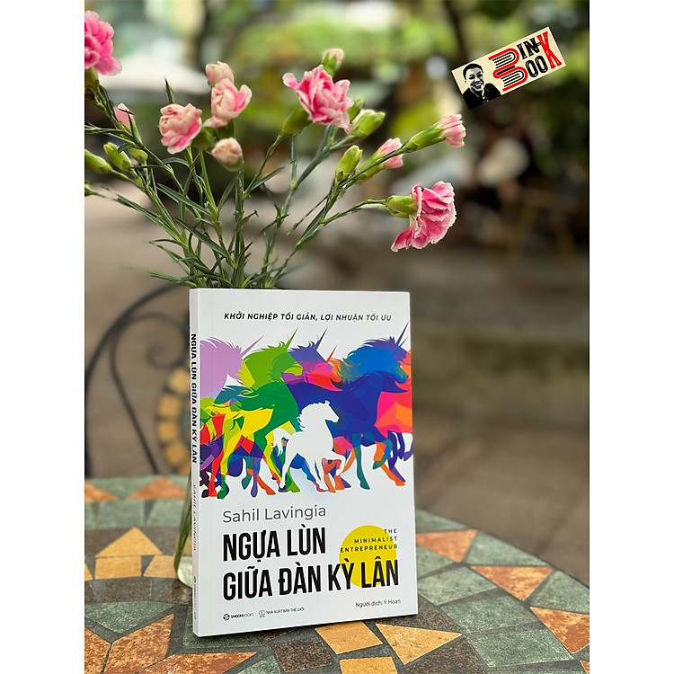NGỰA LÙN GIỮA ĐÀN KỲ LÂN