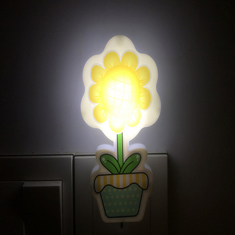 Đèn Ngủ Hình Chậu Hoa (Màu Ngẫu Nhiên)