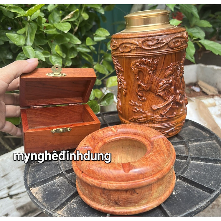 Bộ hộp đựng trà, gạt tàn, hộp đựng thuốc bằng gỗ hương đá