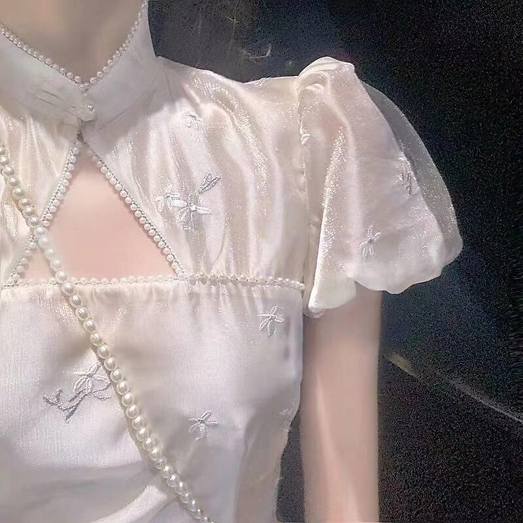 Sườn xám cách tân thêu nhẹ nhàng (Kèm ảnh thật)