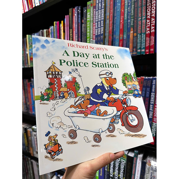 A Day at the Police Station - Ảnh 2