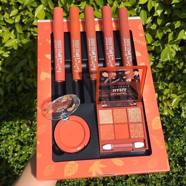 Full Set Trang Điểm Kiss Beauty Maple Suite 7 Sản Phẩm: 5 Thỏi Son + 1 Bảng Phấn Mắt 6 Ô + 1 Phấn Má(Tặng kèm kẻ mắt nước Lameila)