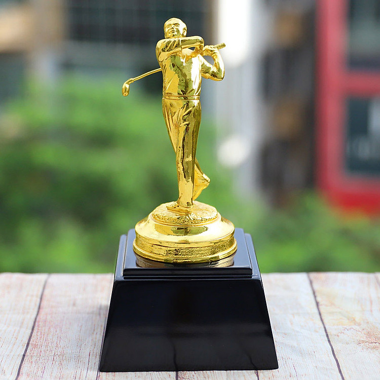 Tượng người chơi Golf mạ vàng size nhỏ