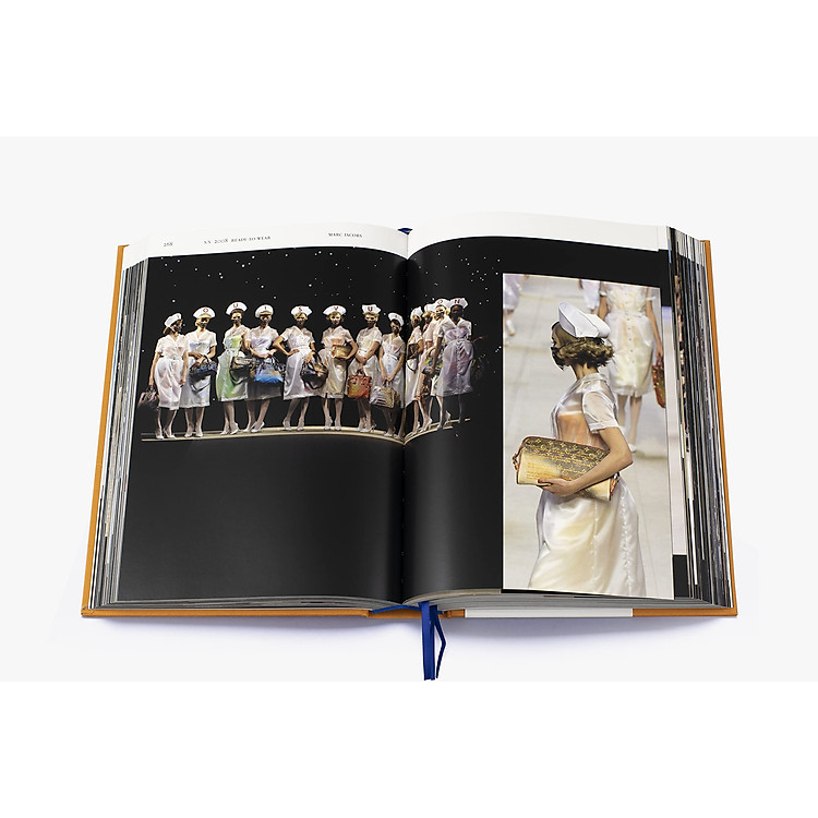 Artbook - Sách Tiếng Anh - Louis Vuitton Catwalk - Ảnh 4