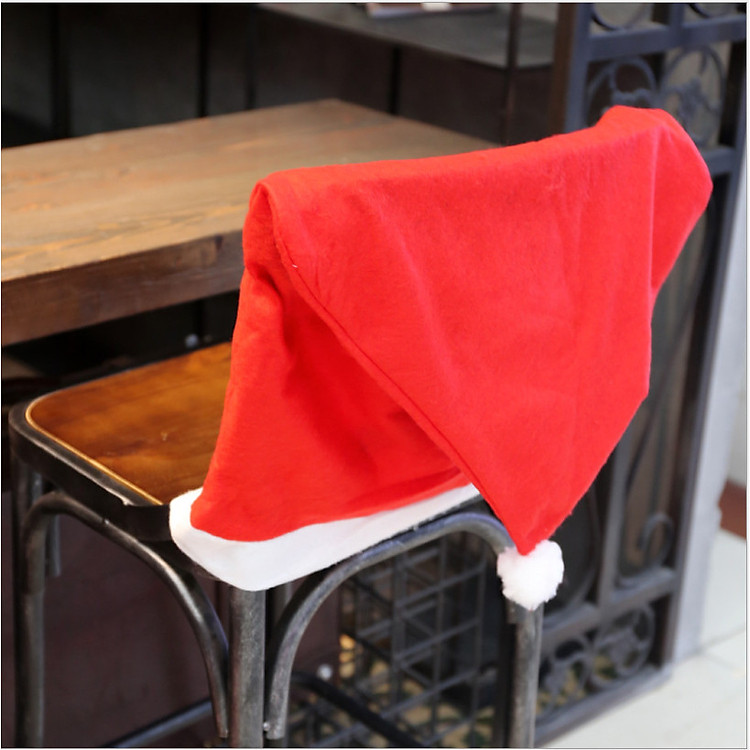 Nón ông già Noel trùm ghế - vật dụng trang trí quán
