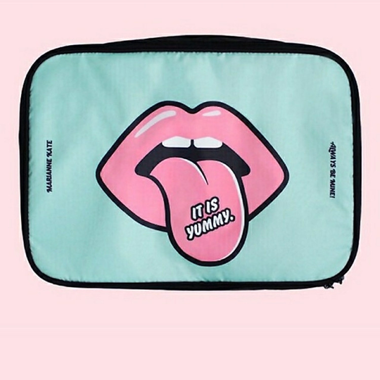 Túi du lịch đựng mỹ phẩm vải dù chống thấm hoạ tiết hình môi