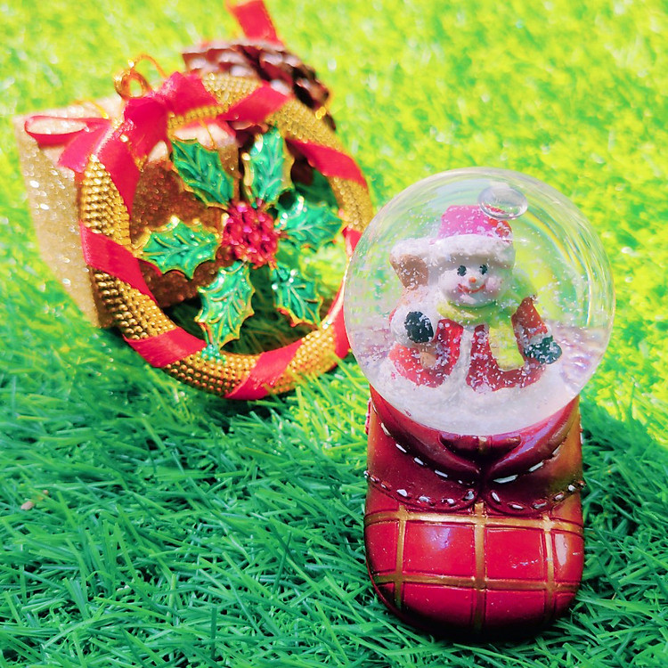 Quả Cầu Tuyết Trang Trí Giáng Sinh Hình Đôi Giày - Mẫu Ngẫu Nhiên