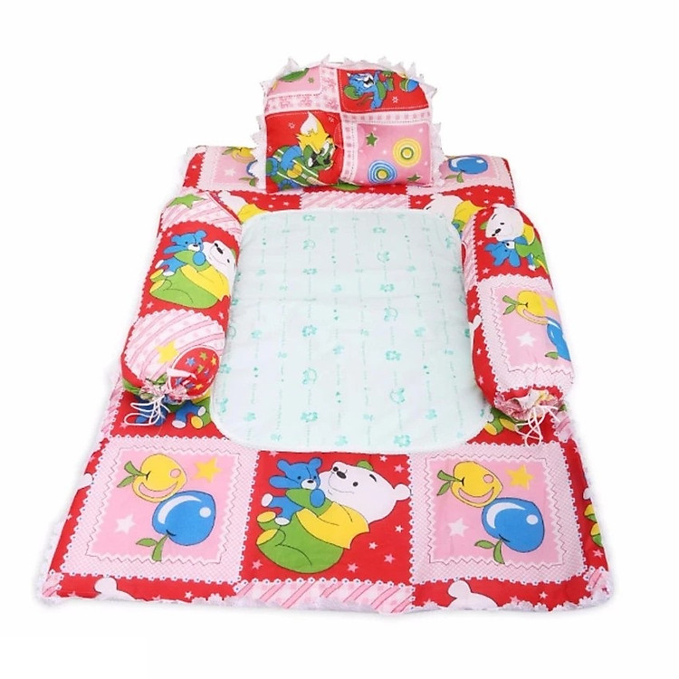 Gối nệm 4 món cho bé xinh xắn Winter Fun dành cho bé 1 tháng - 3 tuổi - hình, màu ngẫu nhiên
