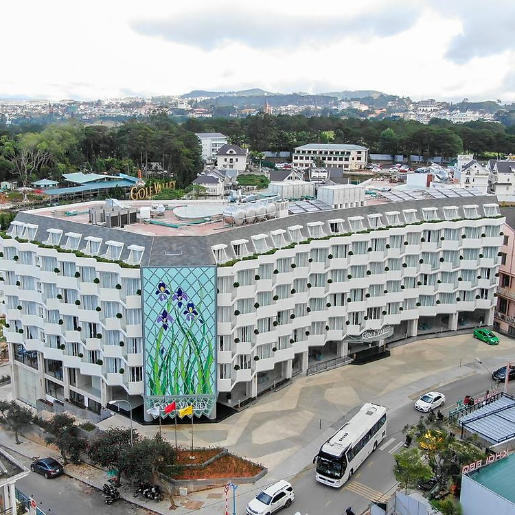 Golf Valley Hotel 4* Đà Lạt - Gần Chợ & Hồ Xuân Hương, Gồm Buffet Sáng, Miễn Phí Xông Hơi