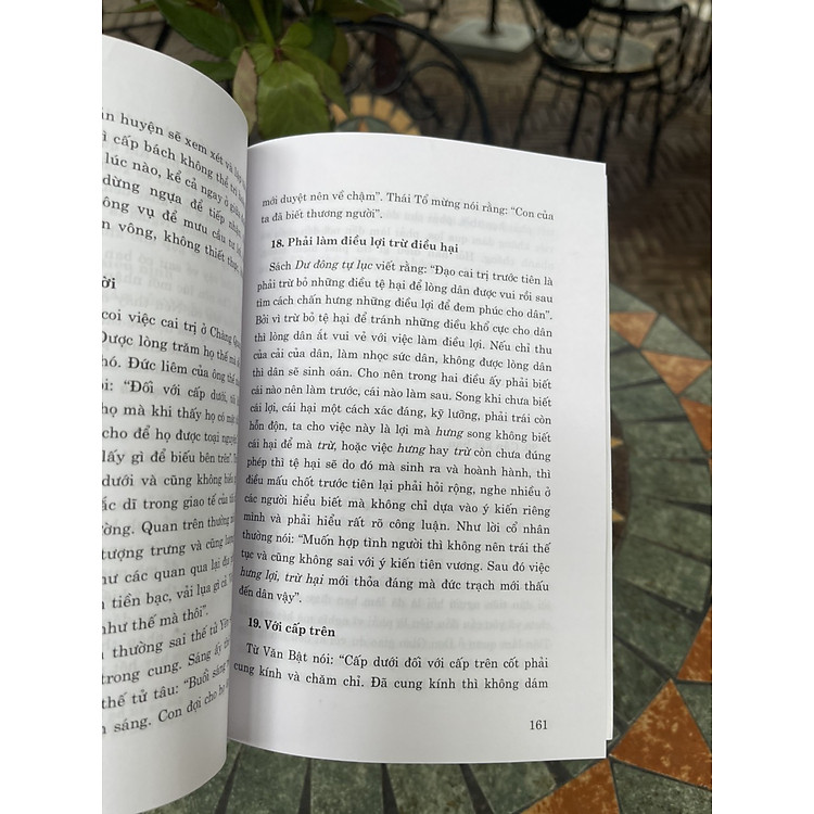 TỪ THỤ YẾU QUY – Bàn Về Nạn Hối Lộ Và Đức Thanh Liêm Của Người Làm Quan - Ảnh 3