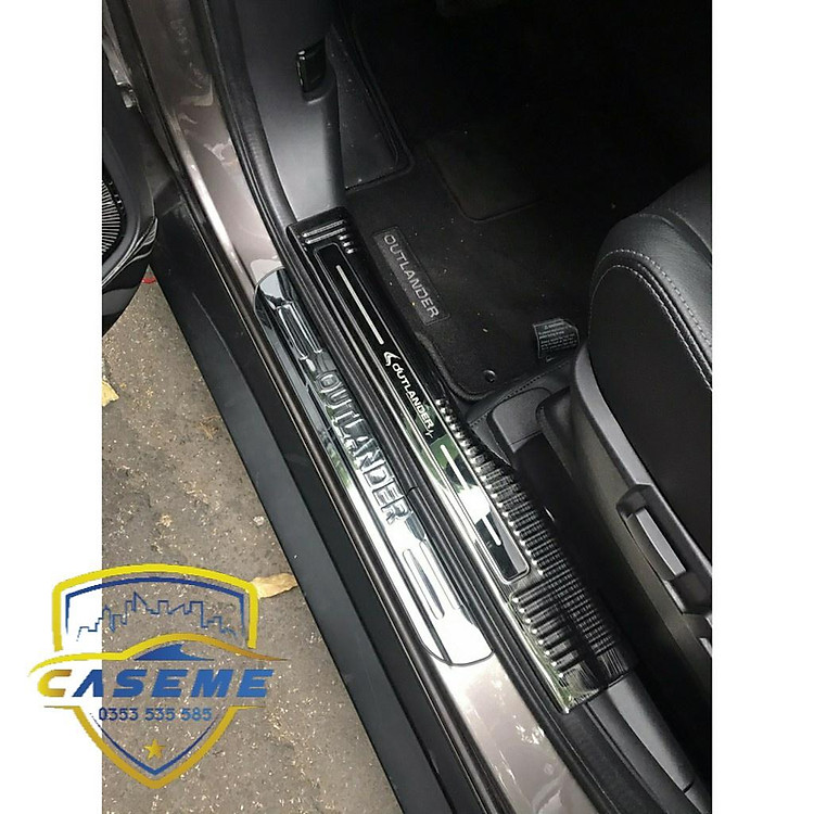 Ốp bậc cửa Xe Mitsu Outlander 2018 2019 2020 mẫu Titan - 8 chi tiết
