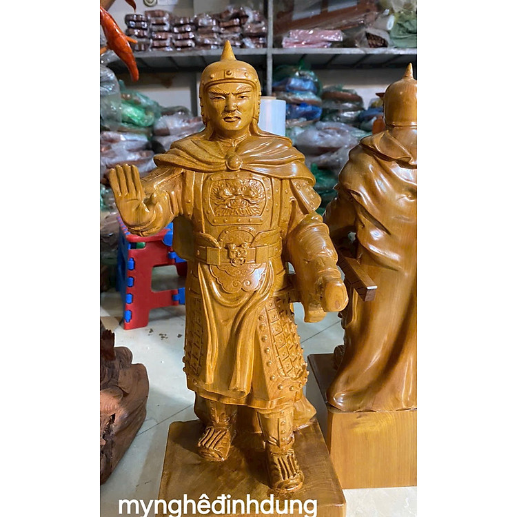Tượng vua Quang Trung bằng gỗ bách xanh (40x13x11cm)