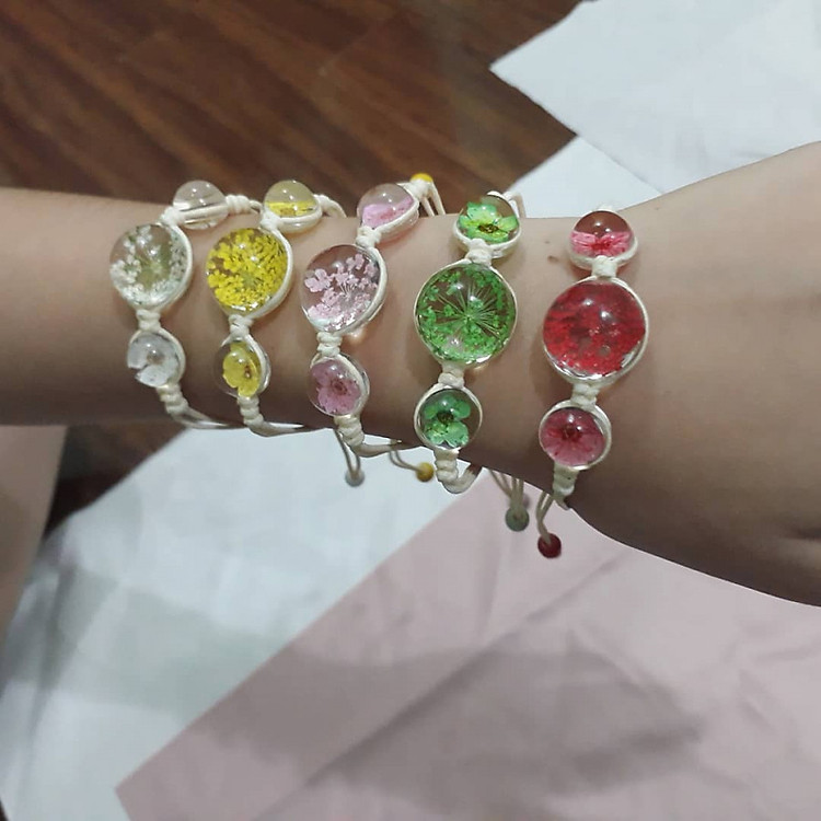 Vòng đeo tay hoa khô tinh thể thủy tinh