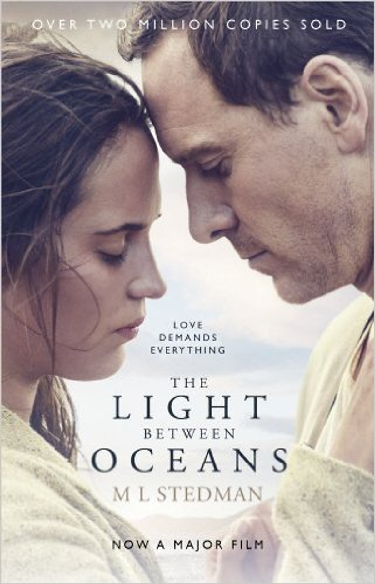 The Light Between Oceans - Paperback