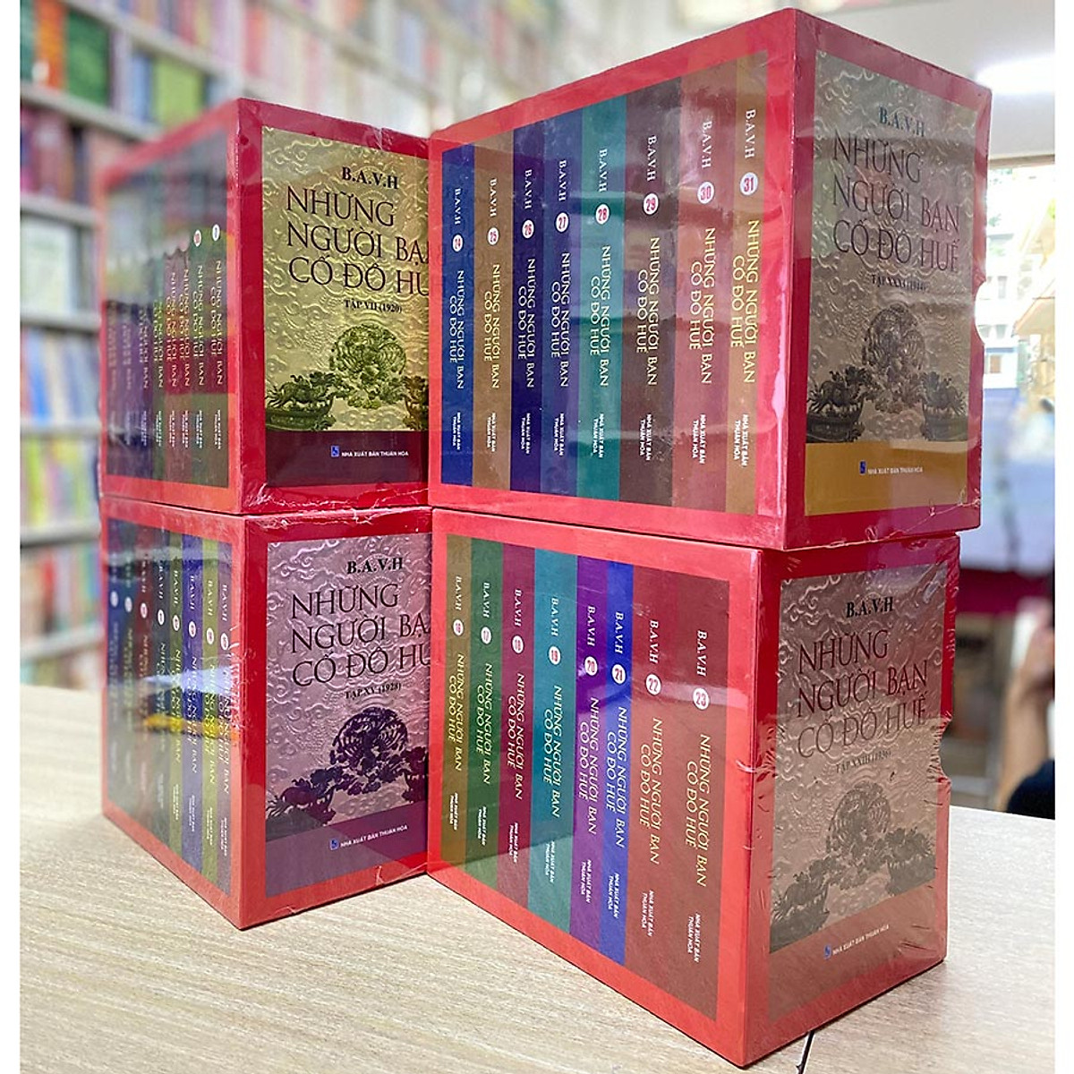 Sách NHỮNG NGƯỜI BẠN CỐ ĐÔ HUẾ - TRỌN BỘ 32 CUỐN