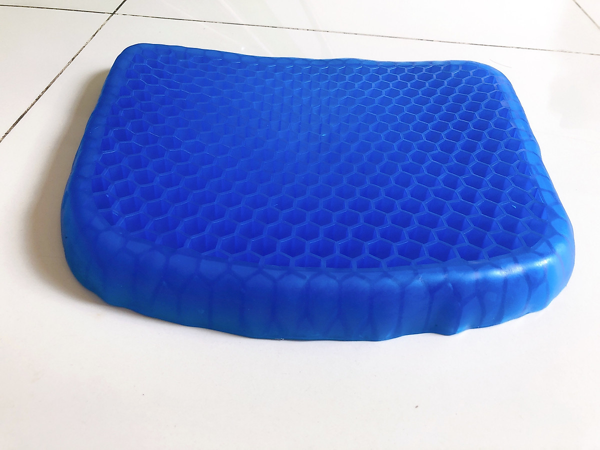 Đệm ngồi lót ghế làm từ hợp chất TPE, thoáng khí, hỗ trợ tuần hoàn máu, chống ê mông, mỏi lưng - Thương hiệu Nhà của Mẹ- giao màu ngẫu nhiên