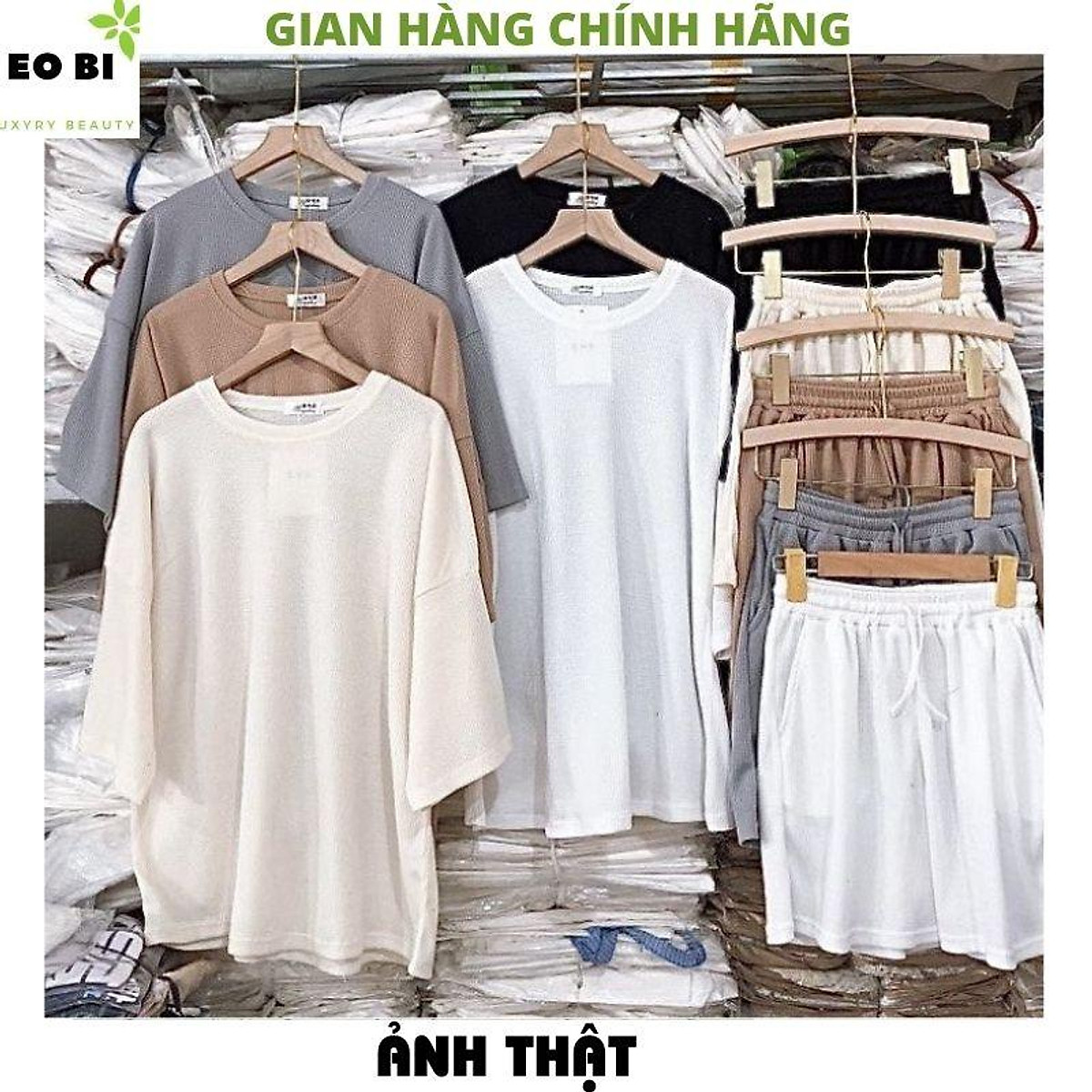 Đồ bộ thể thao form rộng của chúng tôi đang chờ đón các bạn đến khám phá. Với thiết kế mới nhất và form rộng, các bạn sẽ cảm thấy rất thoải mái khi tập luyện hoặc vận động. Không chỉ thế, những gam màu trẻ trung, sáng tạo cũng sẽ giúp các bạn nổi bật hơn trong tập luyện. Nhấn vào hình ảnh liên quan để khám phá thêm!