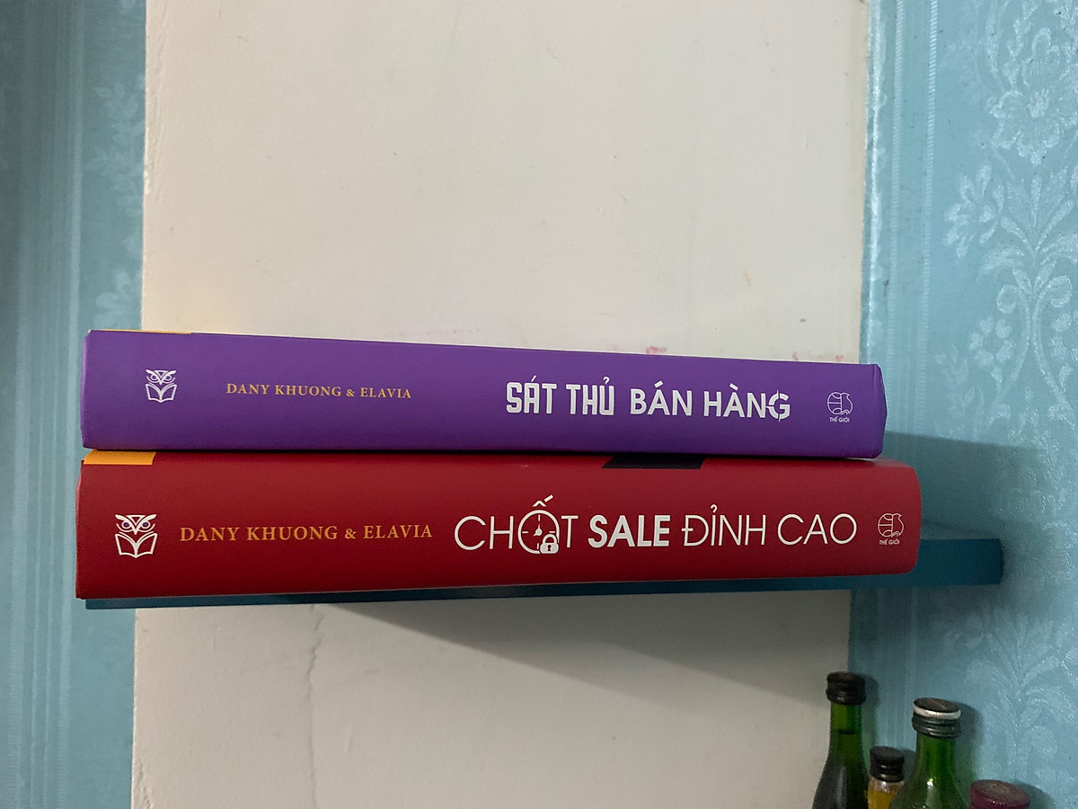 Bộ sách Bán Hàng Đỉnh Cao: gồm sách Sát Thủ Bán Hàng và sách Chốt Sale Đỉnh Cao tặng kèm các khoá học và bộ tài liệu hỗ trợ giúp bùng nổ doanh số kinh doanh truyền thống và online