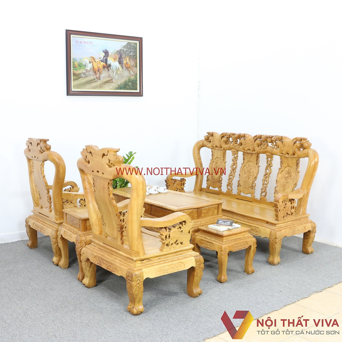 Với bộ bàn ghế phòng khách gỗ, không gian sống của bạn sẽ trở nên sang trọng và đẳng cấp hơn. Bộ bàn ghế được làm từ gỗ tự nhiên đảm bảo độ bền cao và thiết kế đẹp mắt, làm nổi bật phong cách và gu thẩm mỹ của gia chủ.