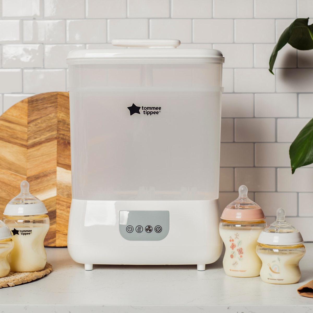 Bình Sữa PPSU Ty Siêu Mềm Tự Nhiên Tommee Tippee 150ml, Núm Ty Của Bình 0-3 Tháng, Họa Tiết