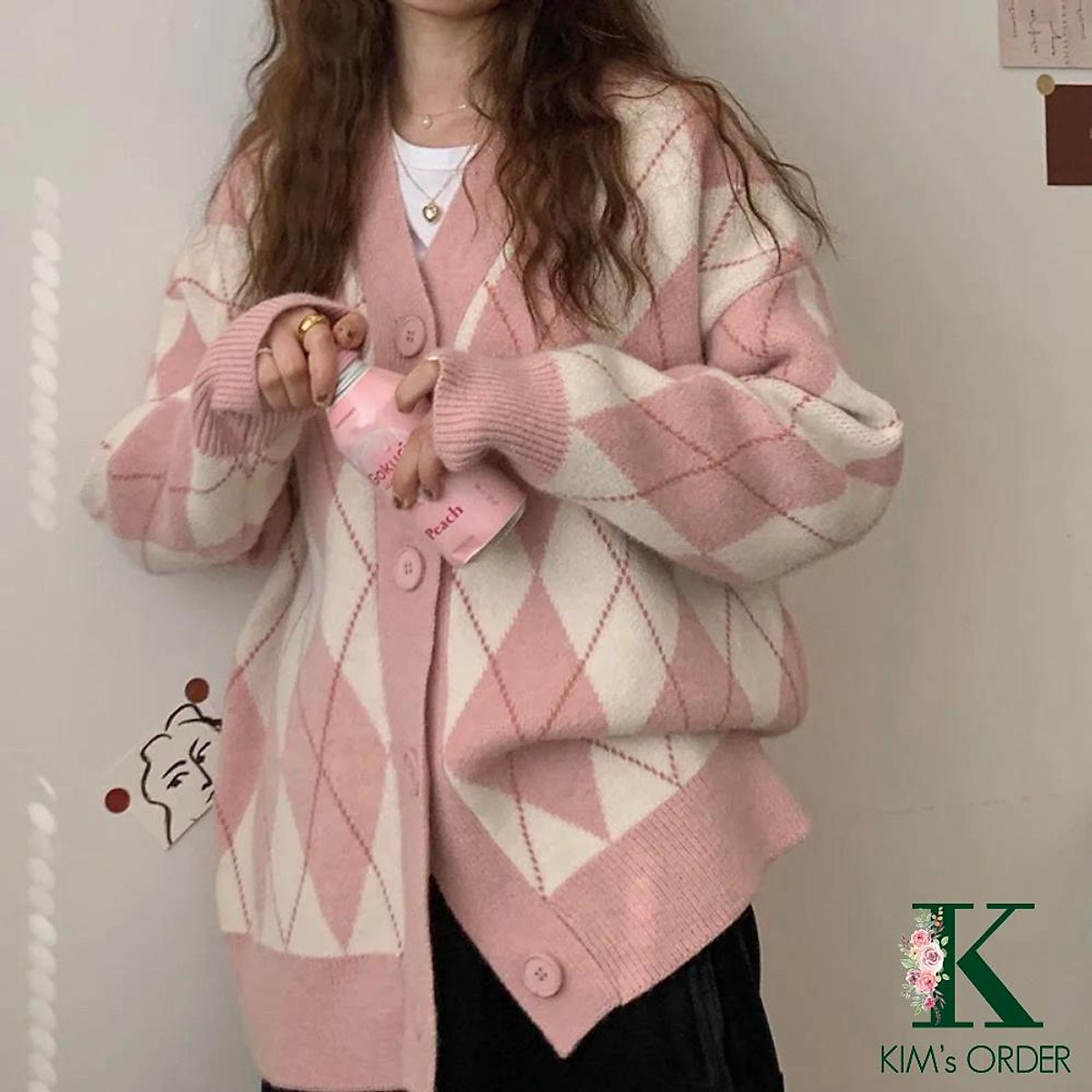 Áo cardigan nữ khoác ngoài màu hồng đen chất len hoạ tiết hình quả trám to Áo Cardigan Nữ Khoác Ngoài Màu Hồng Đen Chất Len Hoạ Tiết Hình Quả Trám To