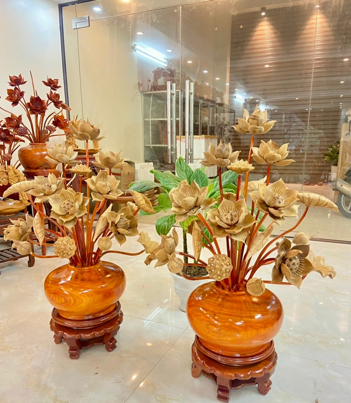 Mua Combo kệ chân đế và 2 bình hoa sen 26 cành ,phong thủy ,trang trí phòng khách ,phòng thờ đẹp long lanh ,bình cắm hoa gỗ hương đỏ ,hoa lá gương Mua Combo Kệ Chân Đế Và 2 Bình Hoa Sen 26 Cành ,Phong Thủy ,Trang Trí Phòng Khách ,Phòng Thờ Đẹp Long Lanh ,Bình Cắm Hoa Gỗ Hương Đỏ ,Hoa Lá Gương