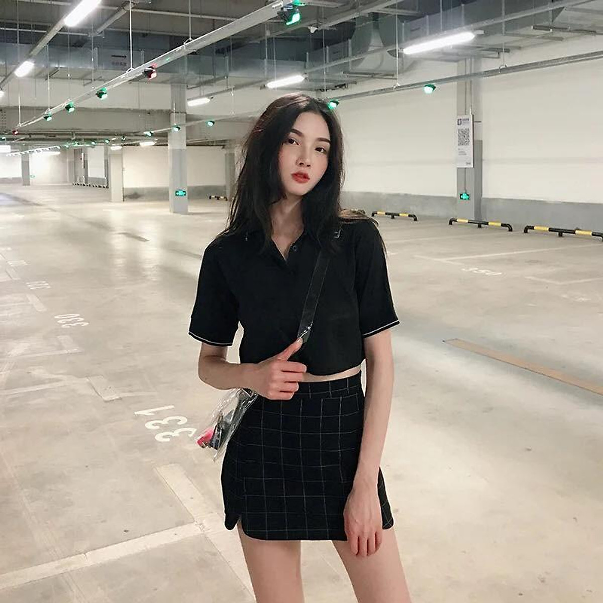 ÁO CROPTOP ĐEN VIỀN TRẮNG CÁ TÍNH