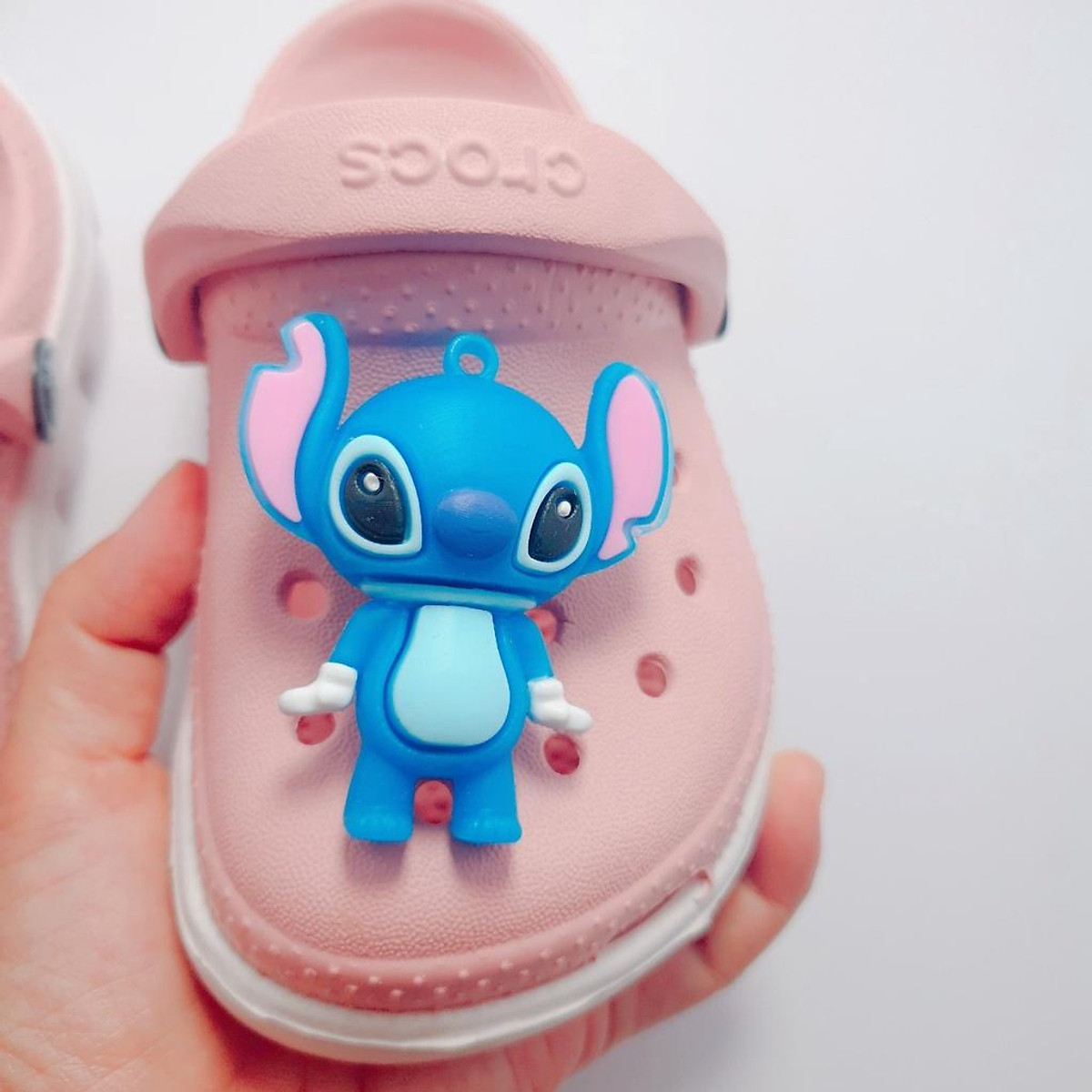 Sticker dán dép cross / nút gắn hkdesign mẫu shiba, Thỏ, stitch 4D TO (01 Cái)