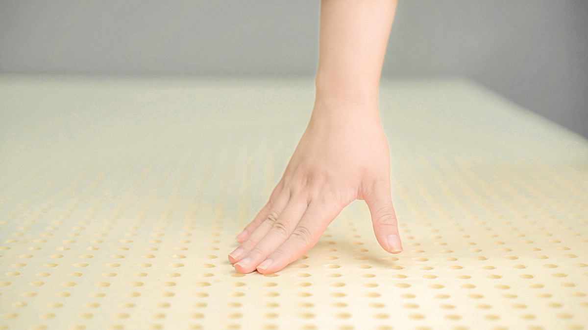 Nệm cao su 100% tự nhiên cao cấp Gummi Standard 2.0 10cm tại Vua Nệm - Nâng đỡ vượt trội, thoáng kí tối ưu