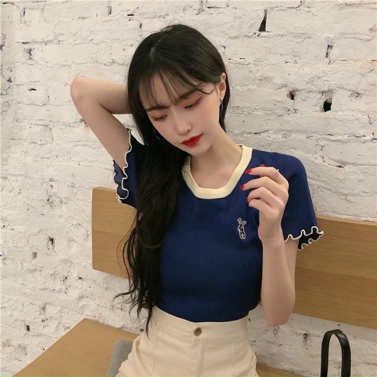 Áo croptop thêu hình