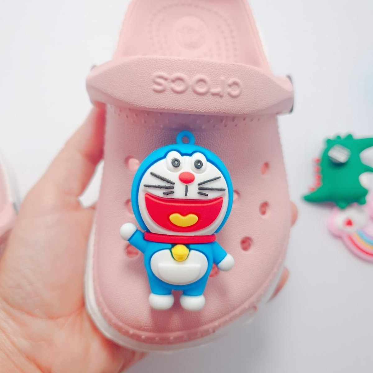 Sticker dán dép cross / nút gắn hkdesign mẫu DORAEMON 4D TO / BIG nhựa (01 Cái)