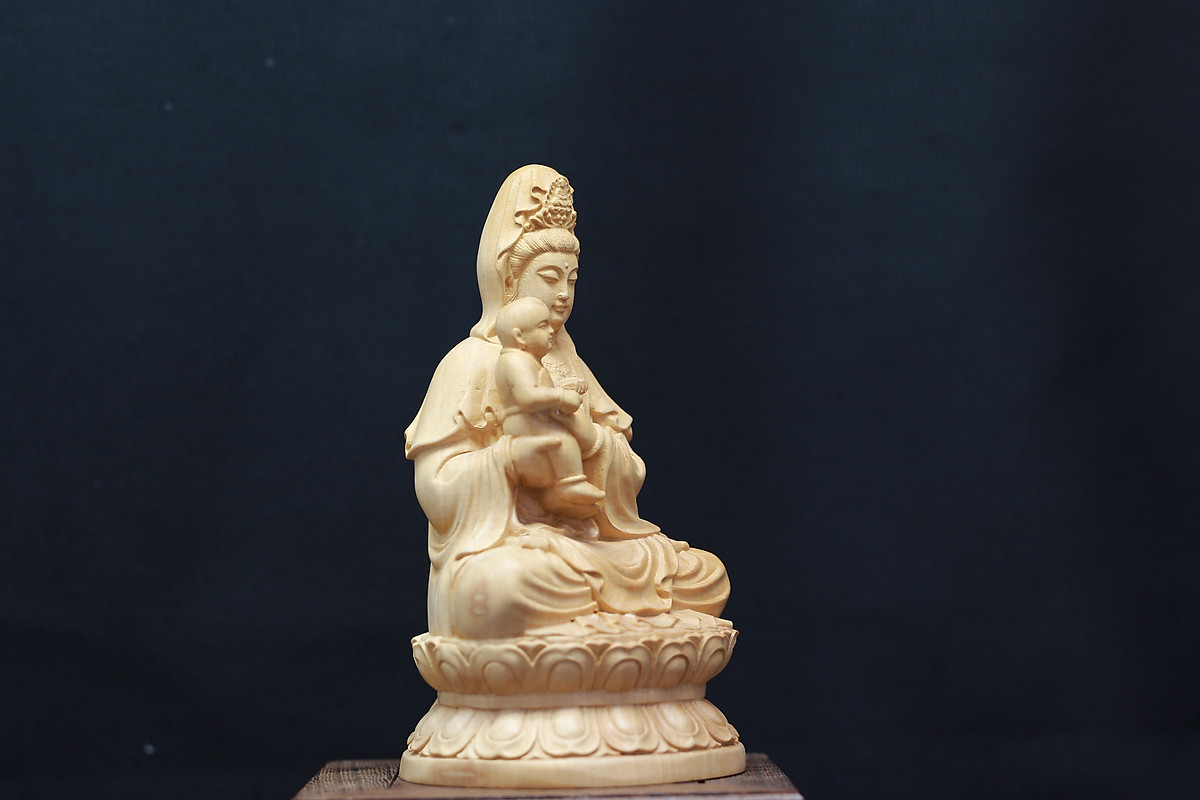 Quan Âm Bồng Em Bé) - làm bằng Gỗ Hoàng Dương, cao khoảng ...