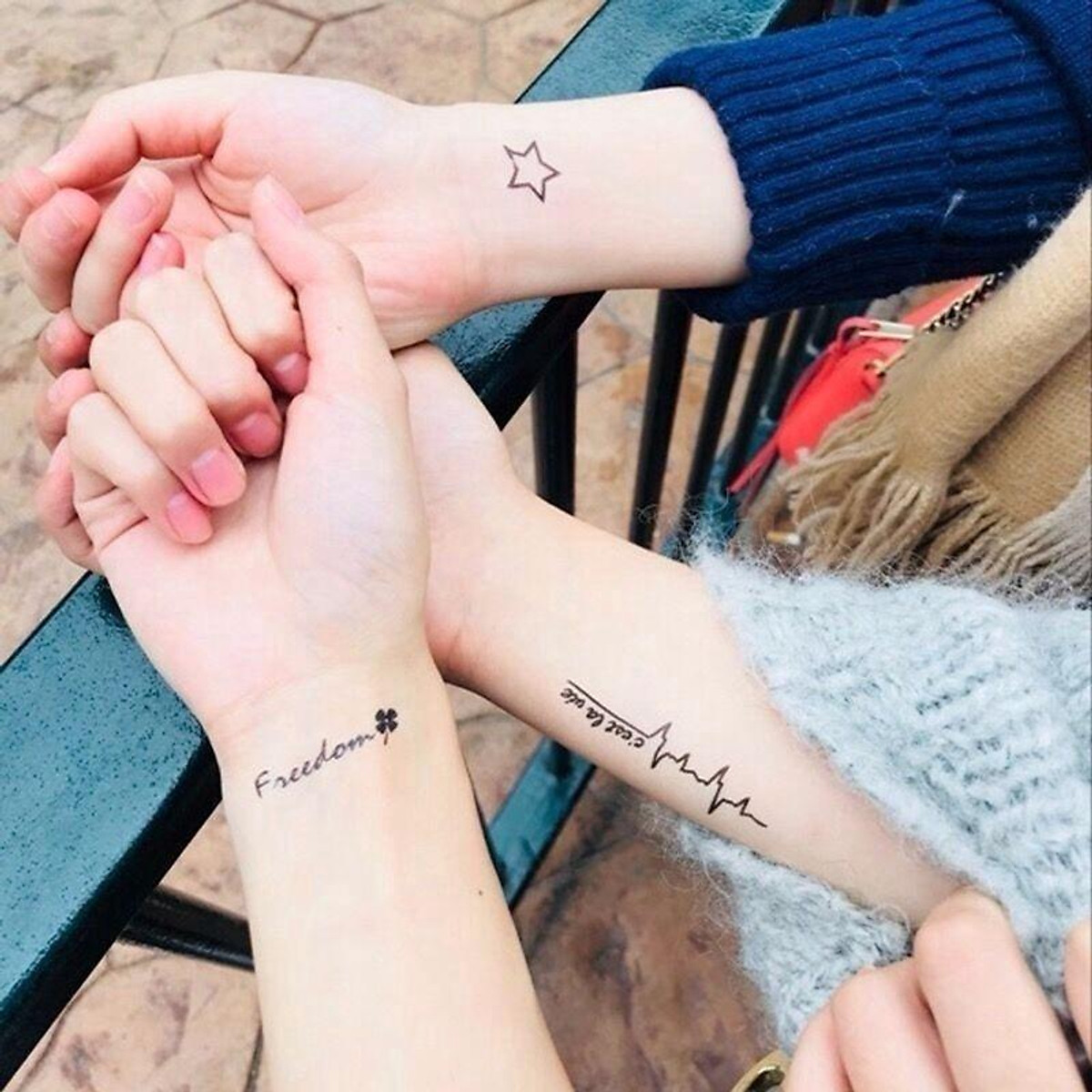 Chụp ảnh tình tứ bên Chi Dân Ninh Dương Lan Ngọc vô tình để lộ hình xăm ở  chỗ kín