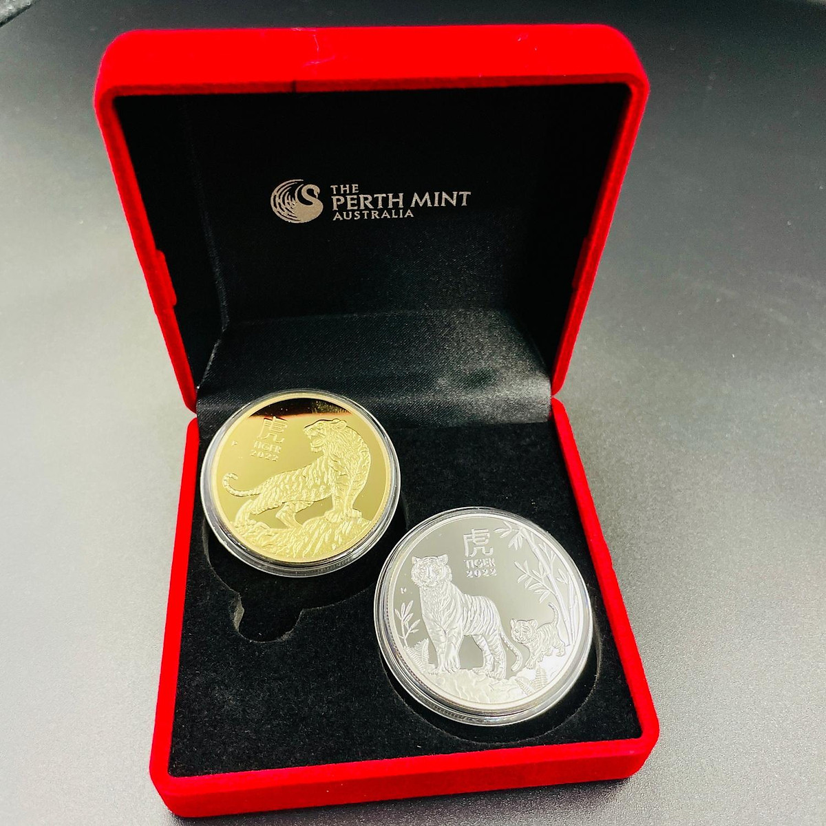 1 đồng tiền Xu để kỉ niệm năm Nhâm Dần 2022 Hình Con Hổ Vàng từ