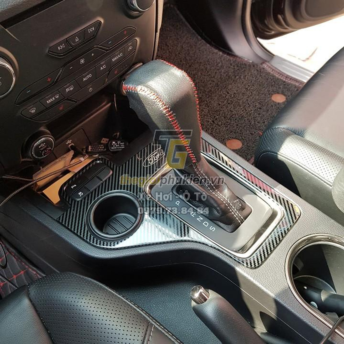 Ốp nội thất vân Carbon cho Ford Everest Cao cấp