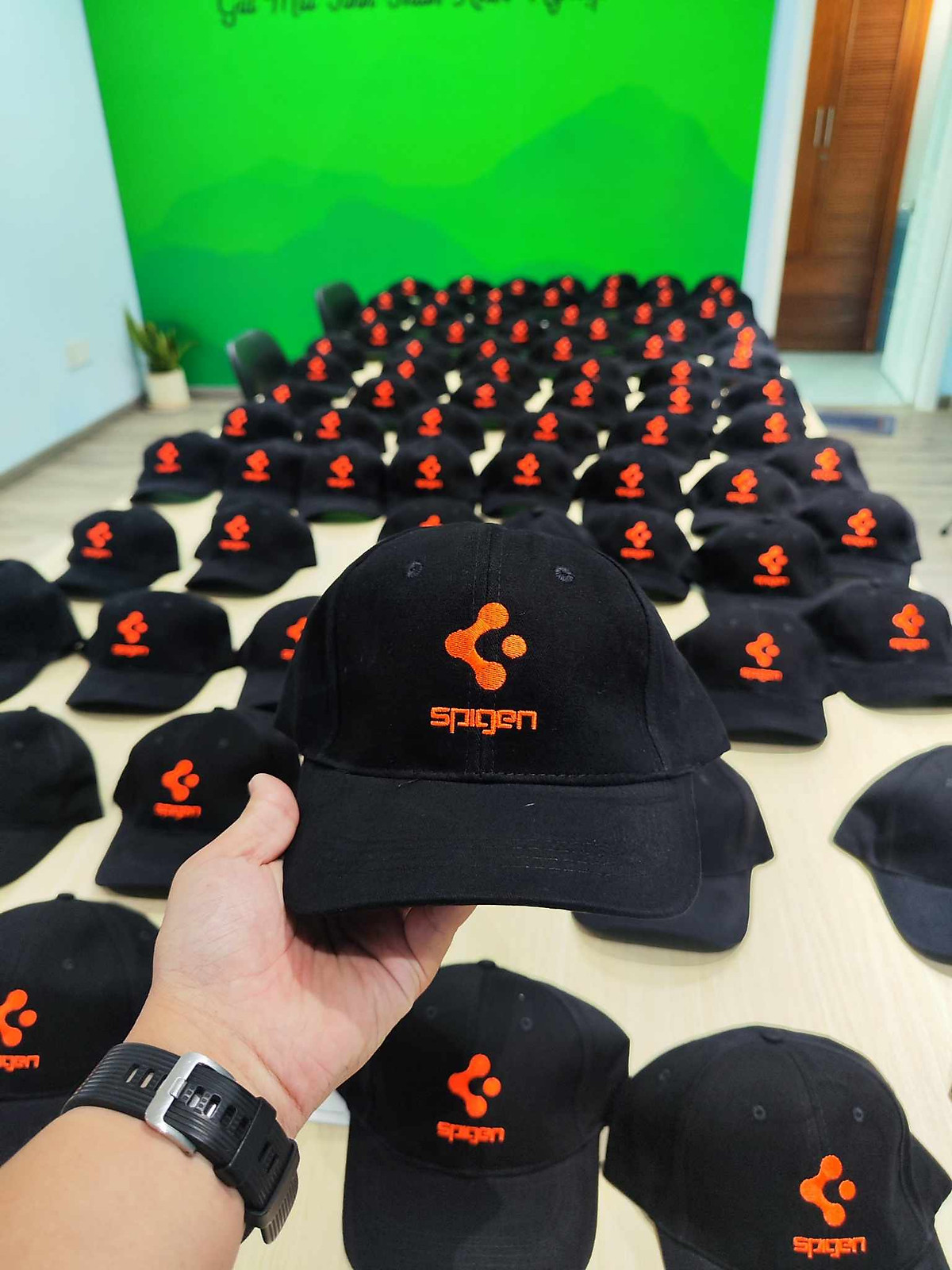 NÓN LƯỠI TRAI CAO CẤP SPIGEN ĐEN - Hàng Chính Hãng