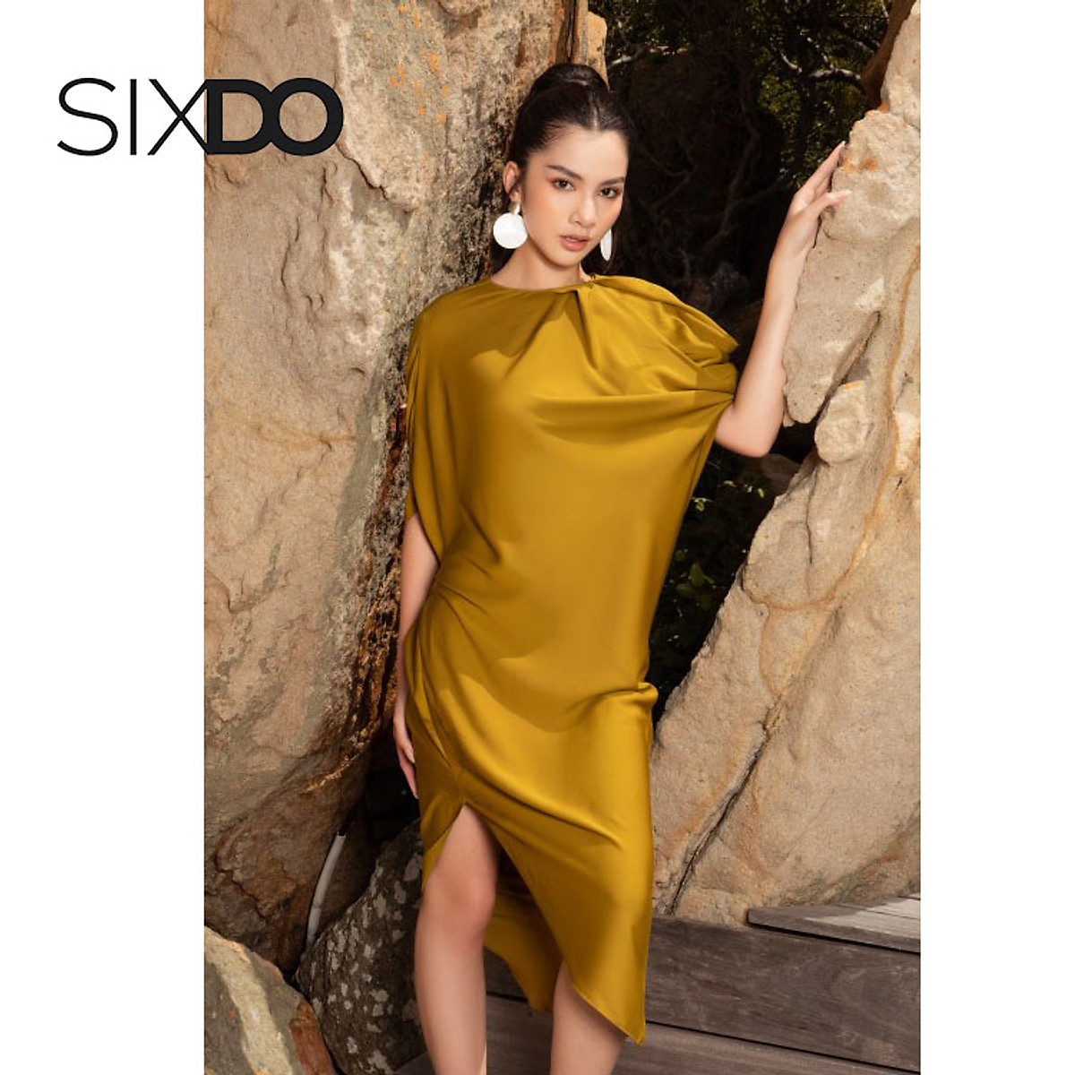 Mua Đầm lụa suông cổ tròn xẻ vạt phong cách SIXDO - Free size ...