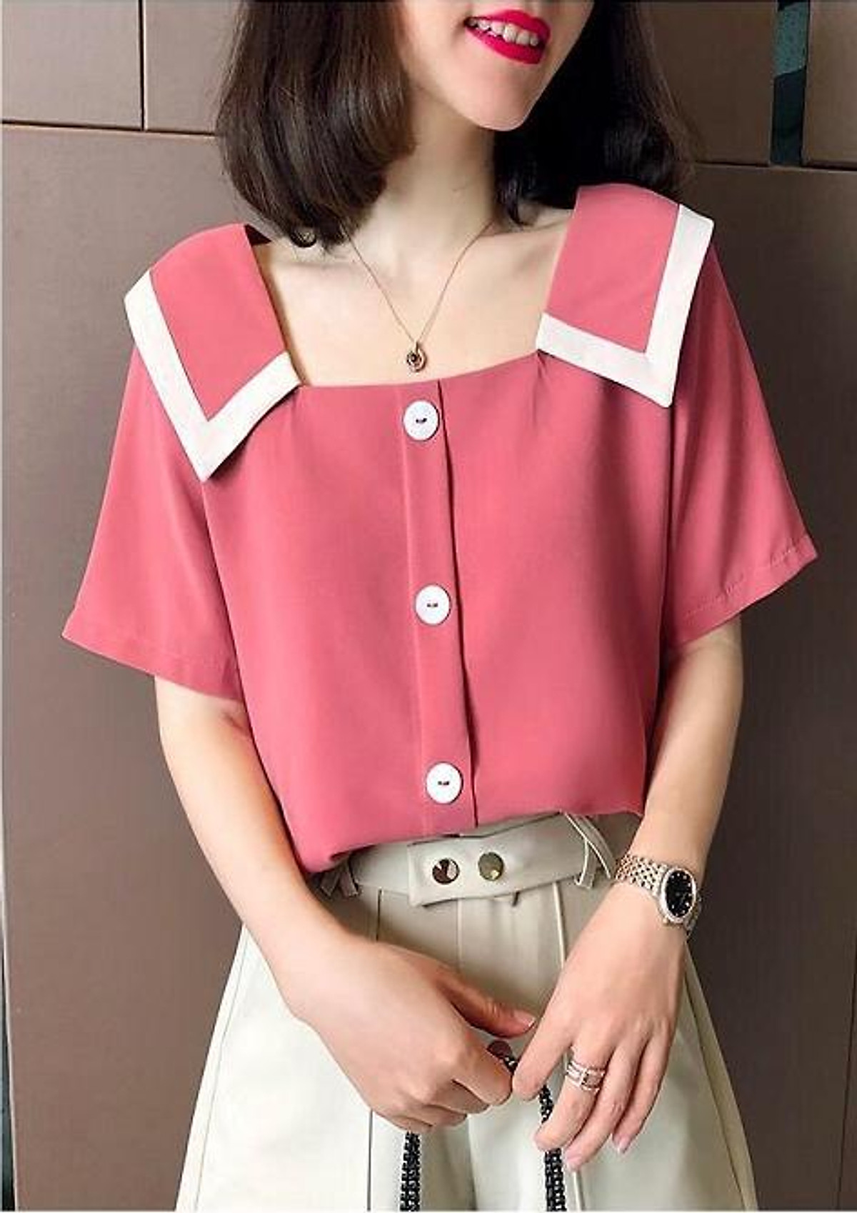 Áo kiểu nữ phối nút tay lỡ sang trọng, dễ dàng kết hợp cùng chân váy Áo Kiểu Nữ Phối Nút Tay Lỡ Sang Trọng, Dễ Dàng Kết Hợp Cùng Chân Váy